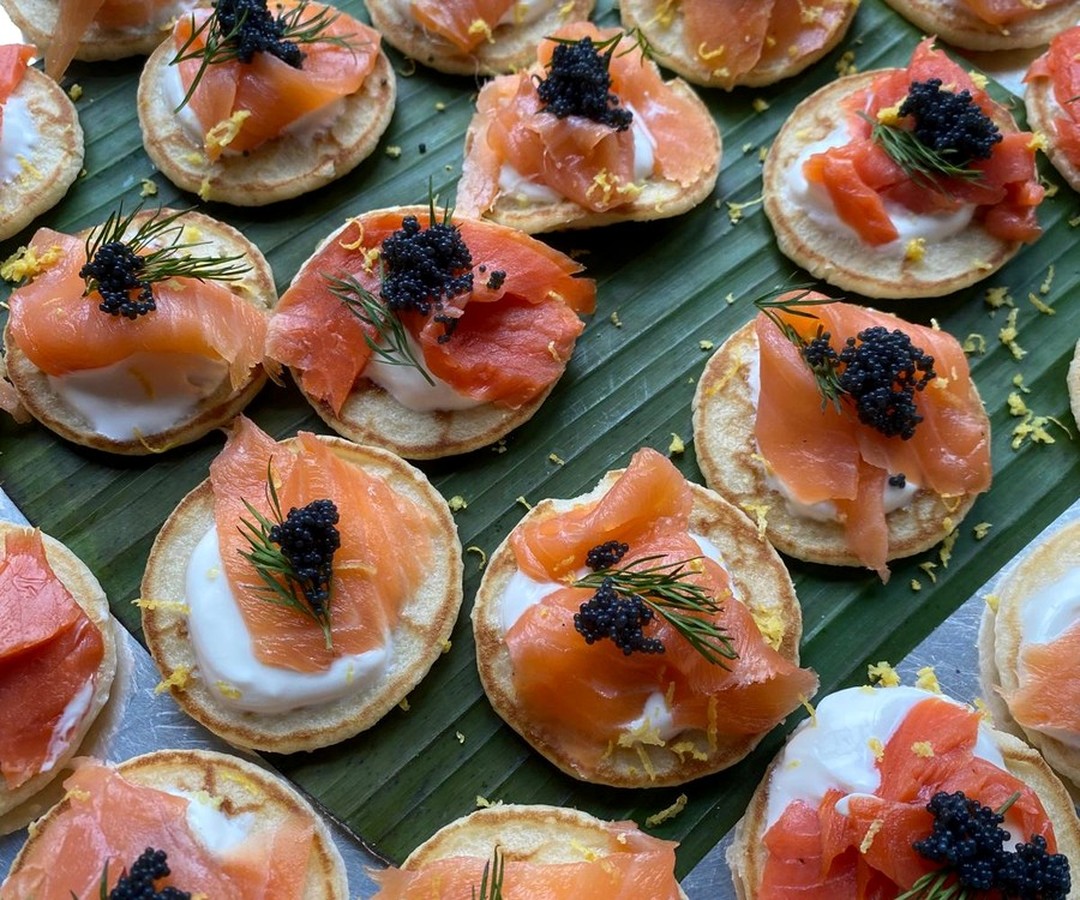 Lachs-Canapés mit Dill und Kaviar